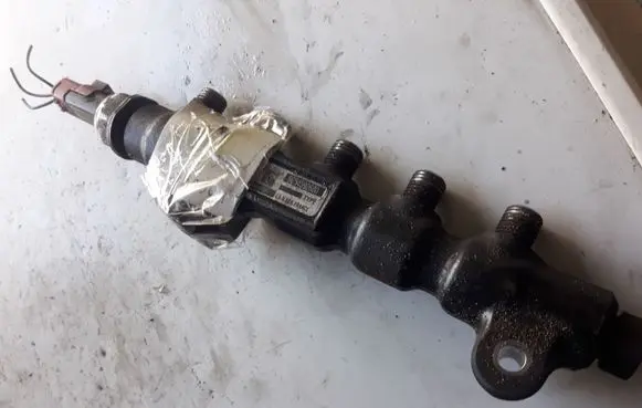 Ford Focus Fuel distributor 9654592680