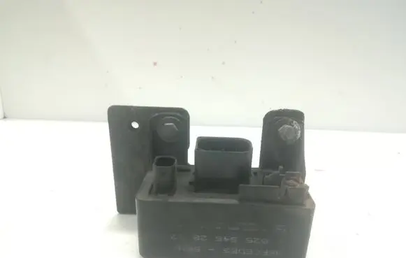 Mercedes-Benz Sprinter W901 W902 W903 W904 Glow plug pre-heat relay 0255452832 899075000