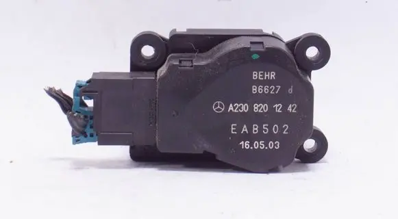 Mercedes-Benz C W203 Air flap motor/actuator A2308201242 B6627 EAB502