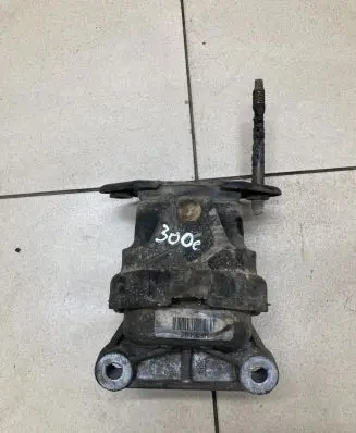 Chrysler 300 - 300C Engine mount bracket 04578044AC