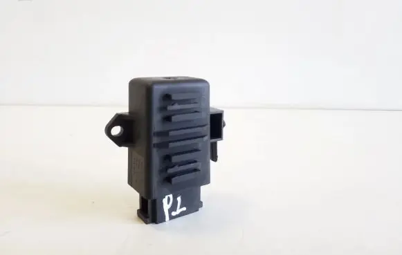 Volkswagen Golf V Seat heating relay 1K0959772