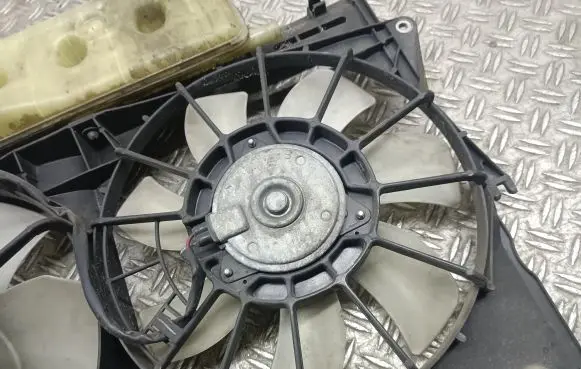 Toyota Avensis T250 Fan set 