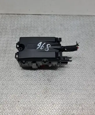 Peugeot 208 II Fuse module 9675730380