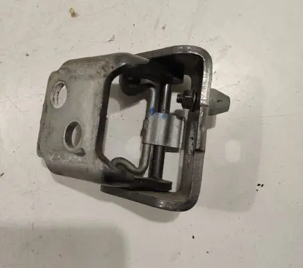 Peugeot 207 Front door lower hinge 