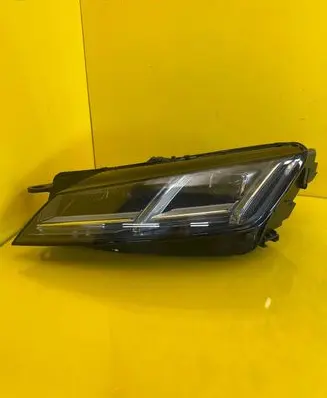 Audi TT TTS RS Mk3 8S Headlight/headlamp 8S0941033
