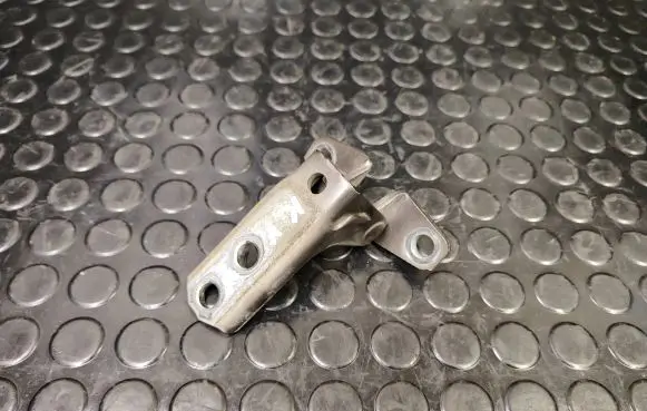 Citroen C4 Aircross Front door upper hinge