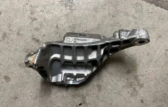 Alfa Romeo Giulia Engine mounting bracket 670051310