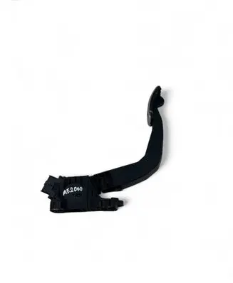 Accelerator throttle pedal