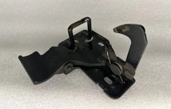 Volkswagen Touareg I Engine bonnet/hood lock/latch loop/hook 6q0823480B