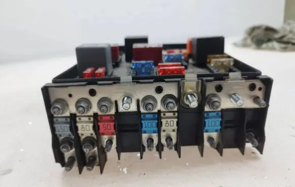 Volkswagen PASSAT B6 Fuse module 1K0937124N 014189862