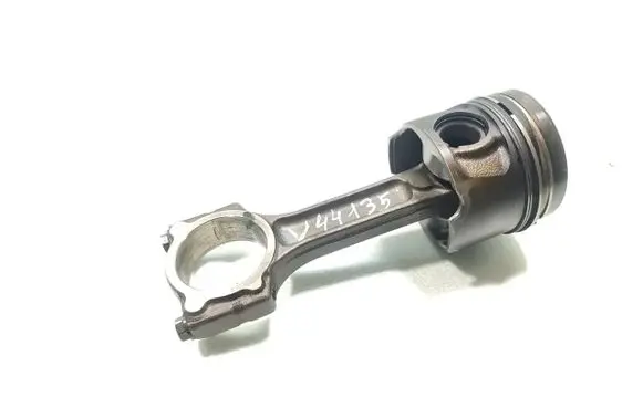 Nissan Qashqai Piston with connecting rod 