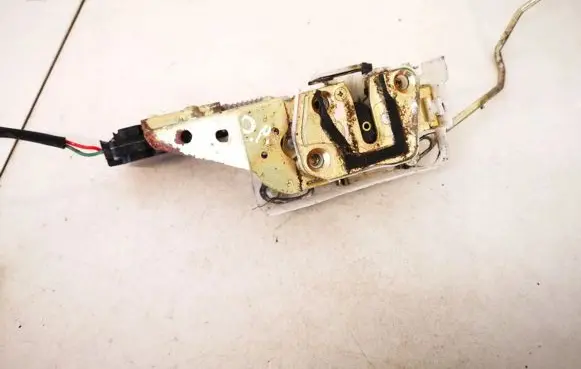 Mazda 323 F Front door lock