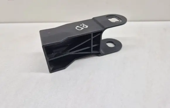 Porsche Cayenne (92A) Radiator mount bracket 7P0121079B