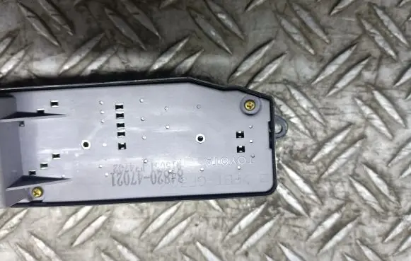 Toyota Prius (XW20) Electric window control switch 8482047021