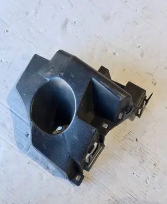 Rear bumper mounting bracket