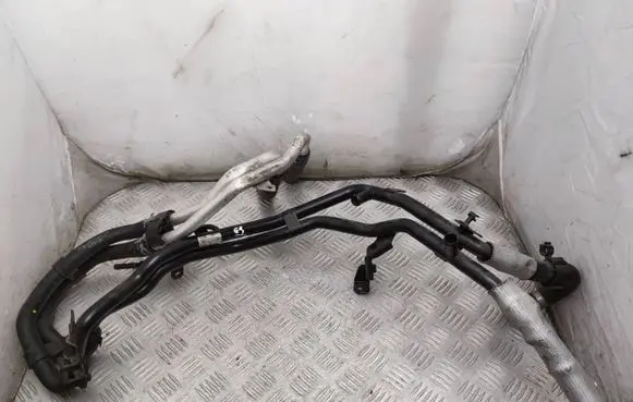 Porsche Cayenne (92A) Engine coolant pipe/hose 7P6121070BP