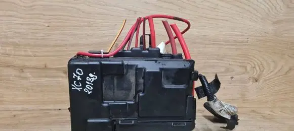 Volvo XC70 Fuse module 30659092 31337183 31337165