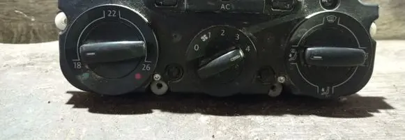 Volkswagen PASSAT B6 Climate control unit