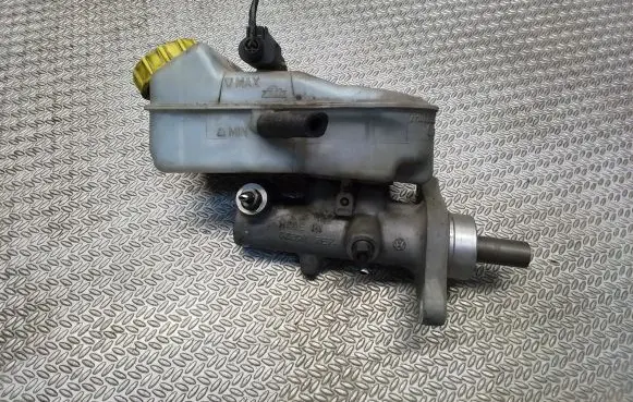 Volkswagen Transporter - Caravelle T5 Master brake cylinder 7H0611303B