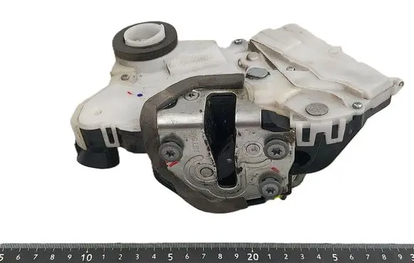 Toyota Prius (XW30) Coupe door lock (next to the handle) 6904052340