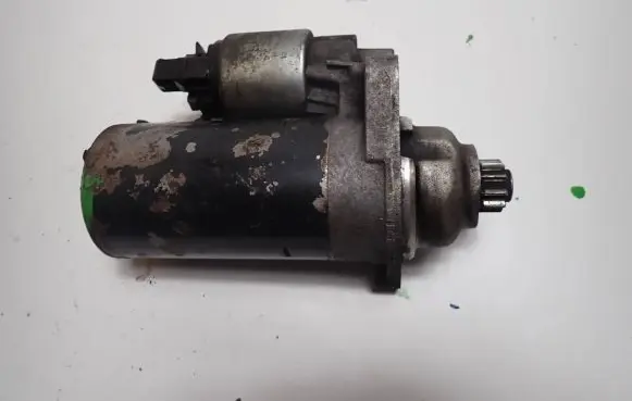 Volkswagen Polo IV 9N3 Starter motor