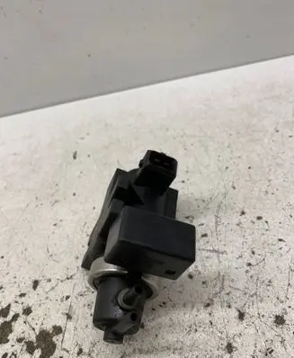 BMW 5 E60 E61 Valve vacuum 40100A60