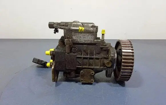 Skoda Octavia Mk1 (1U) Fuel injection high pressure pump 038130107D
