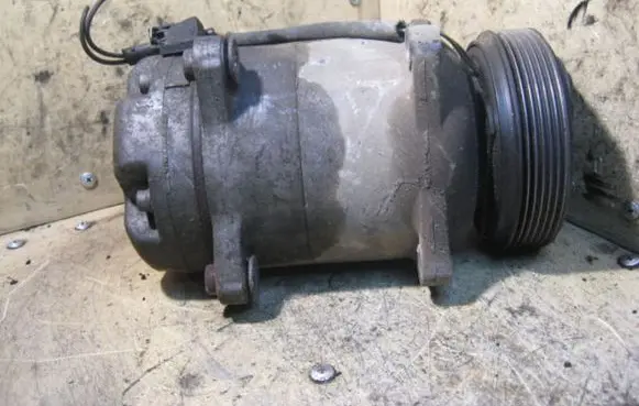 Volkswagen Golf IV Air conditioning (A/C) compressor (pump) 1J0820803B