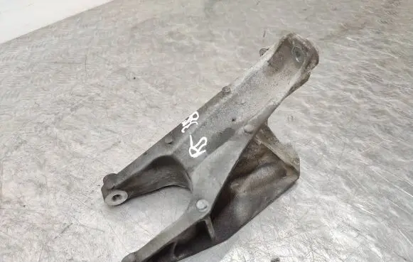 Volkswagen Transporter - Caravelle T5 Engine mounting bracket 7E0199343