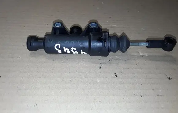 Mercedes-Benz C W204 Clutch master cylinder A2042900112