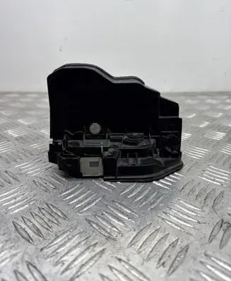 BMW X3 E83 Front door lock 229041