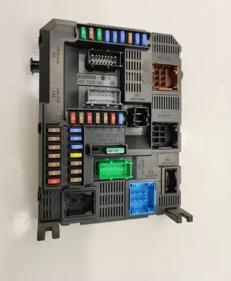 Peugeot 308 BSM Control unit 9807054180 E1111754 20141211