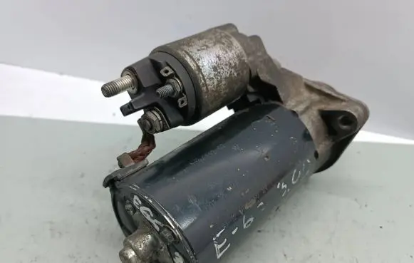 BMW 7 E65 E66 Starter motor 7796892 0001115046 12417796892