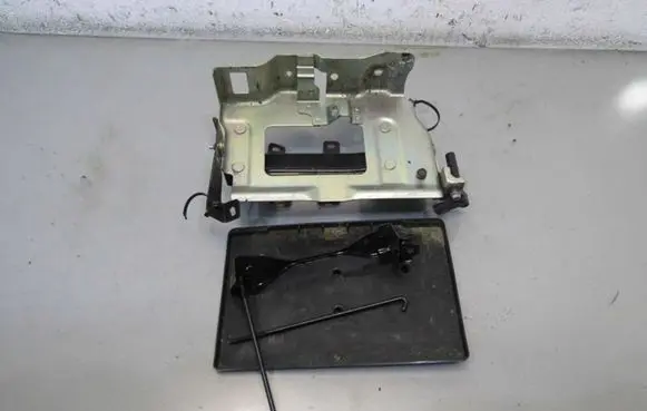 Nissan Juke I F15 Battery bracket 