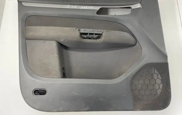 Volkswagen Touran I Front door card panel trim