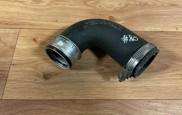 Volkswagen Touareg II Intercooler hose/pipe 7P0145708A