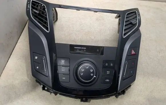 Hyundai i40 Climate control unit 972503ZRC0 1412151535 C200345210A