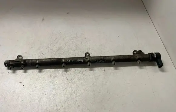 Mercedes-Benz E W211 Fuel main line pipe A6130700195 A6110780449