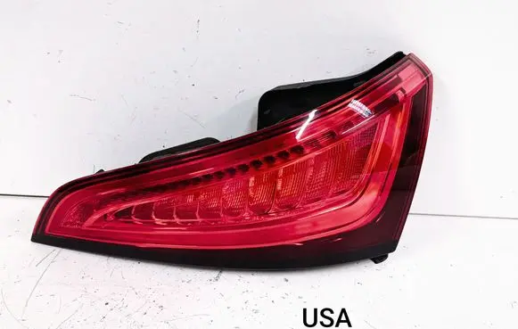 Tailgate rear/tail lights