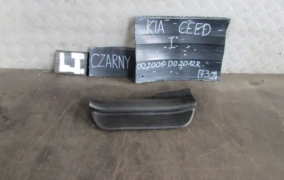Peugeot 5008 Rear sill trim cover 1H000