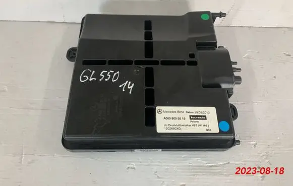 Vacuum air tank