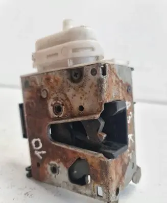 Audi A3 S3 8L Front door lock 8L2837015C