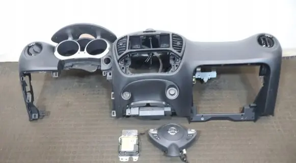 Nissan Juke I F15 Dashboard