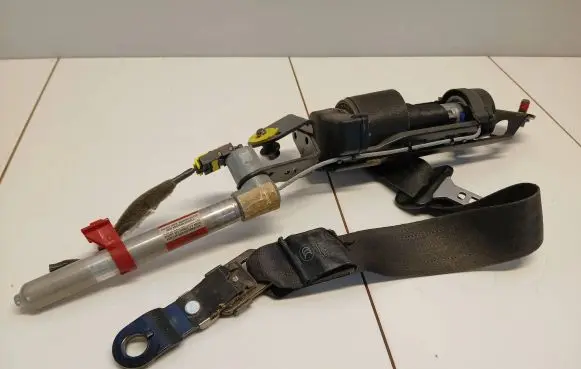 Volvo S60 Front seatbelt 30734732
