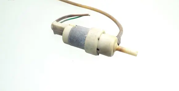 Volkswagen PASSAT B2 Windscreen/windshield washer pump 161971989