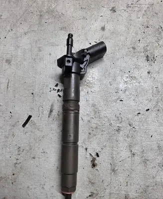 Mercedes-Benz CLS C219 Fuel injector A642070