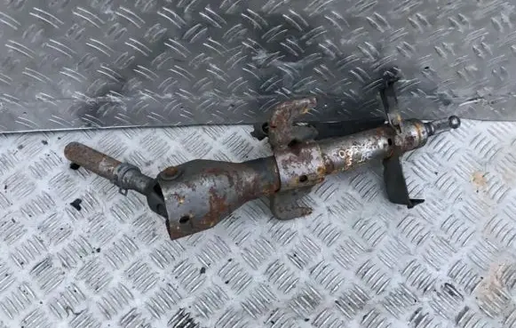 Mitsubishi Pajero Steering wheel axle