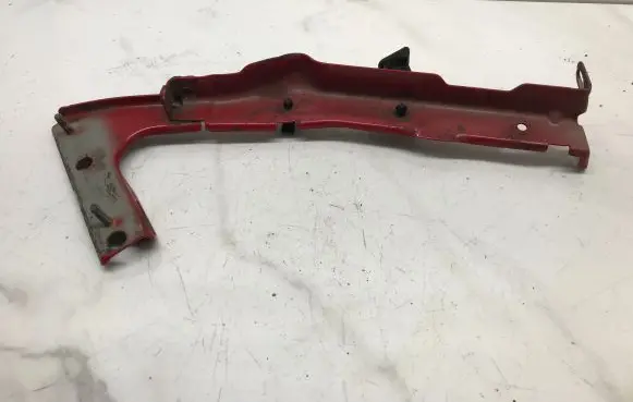 Audi A5 8T 8F Fender mounting bracket 8T0821135C