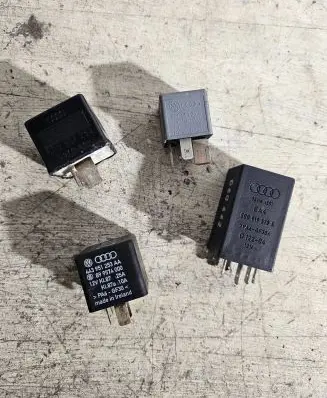 Volkswagen PASSAT B5 Other relay 443951253AA 8D0951253 899574000