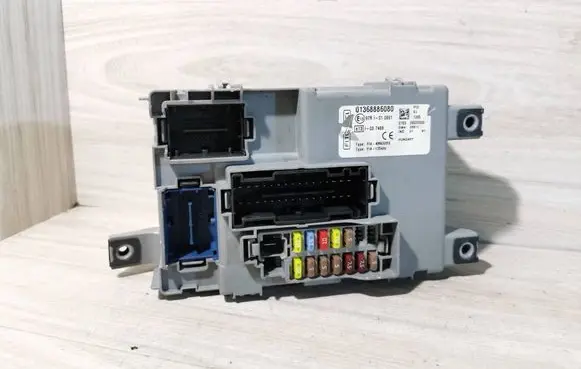 Peugeot Bipper Fuse module 01368886080 28322030 97RI010651